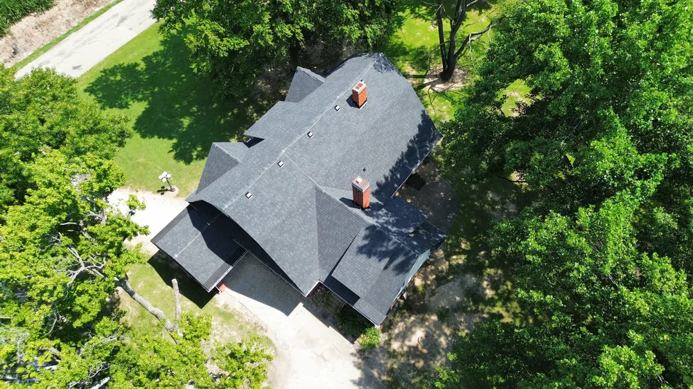 Finished shingle roof on a country ranch home